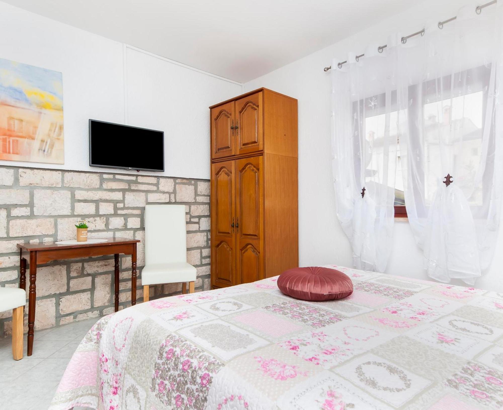 Apartments And Room Silvana Rovinj Exterior foto