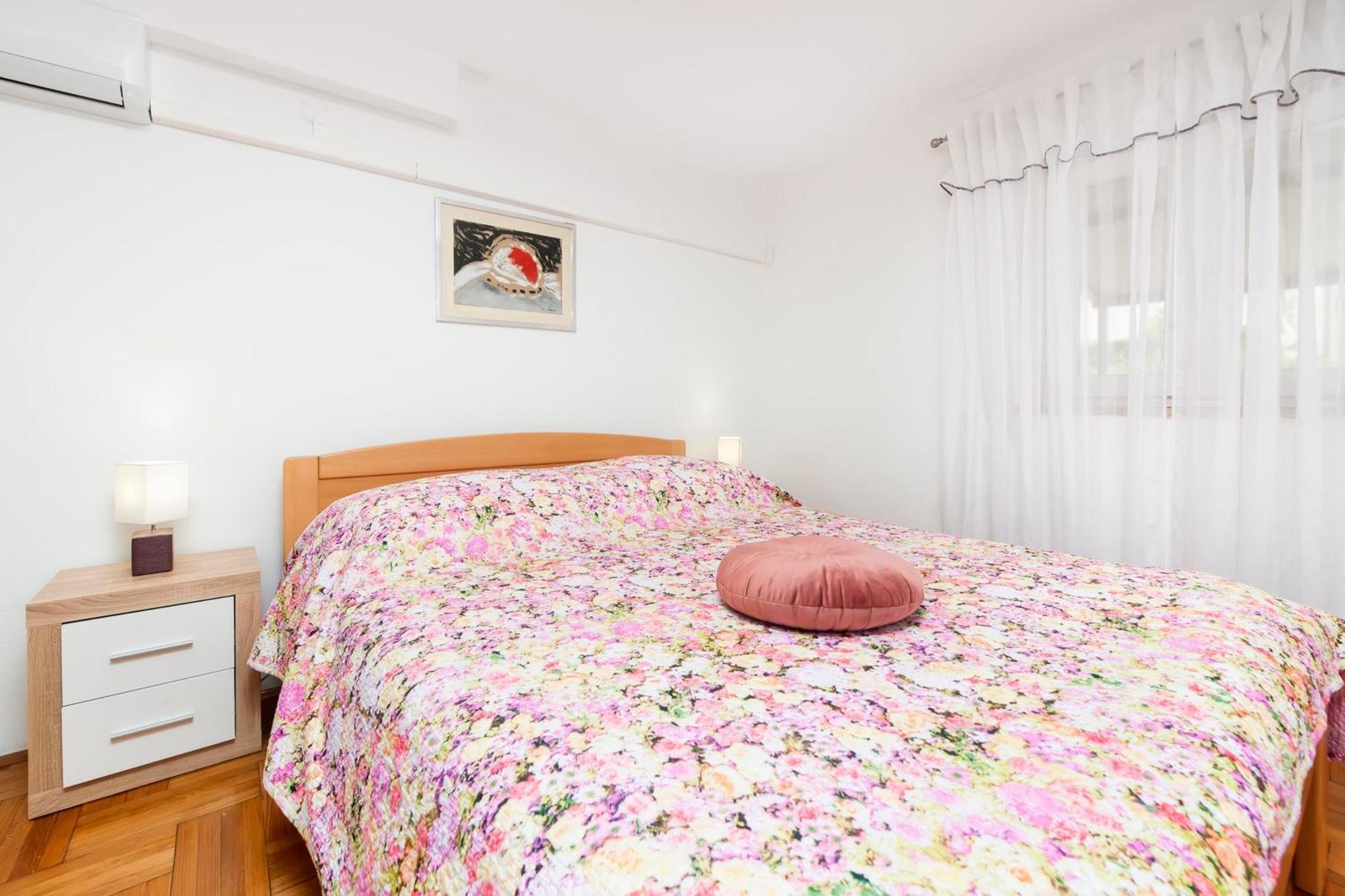 Apartments And Room Silvana Rovinj Exterior foto
