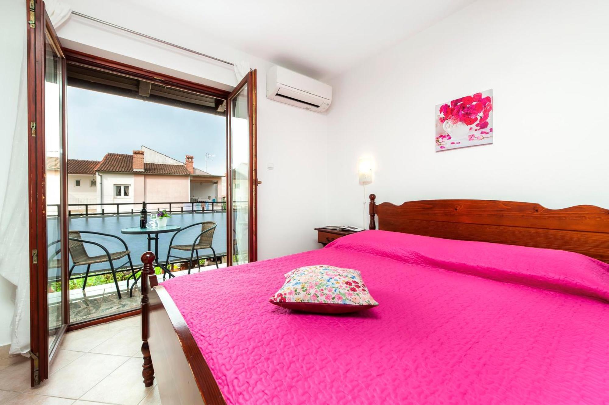 Apartments And Room Silvana Rovinj Exterior foto