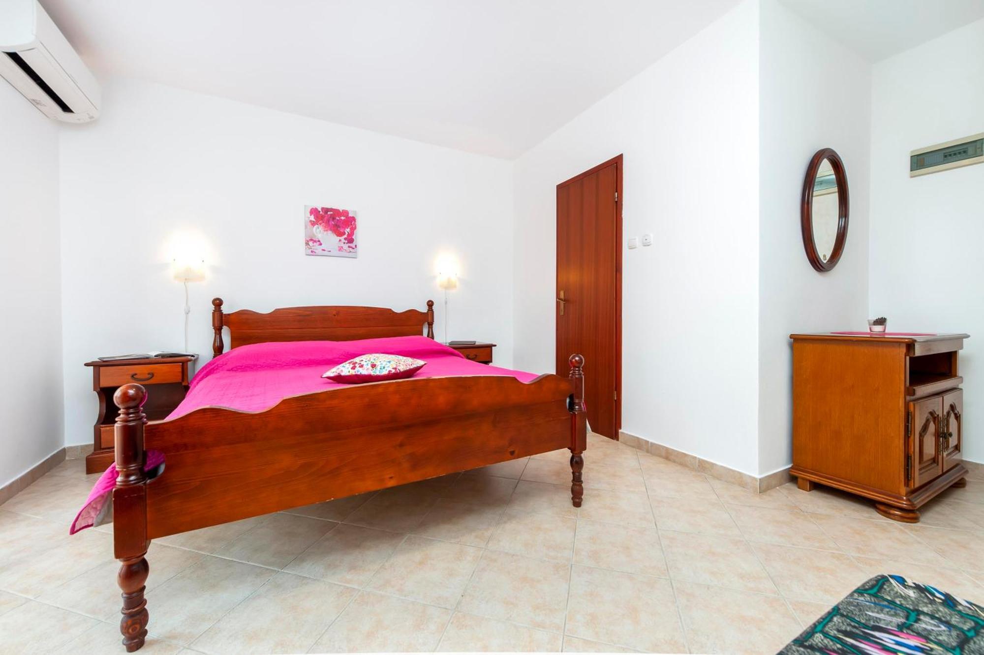 Apartments And Room Silvana Rovinj Exterior foto