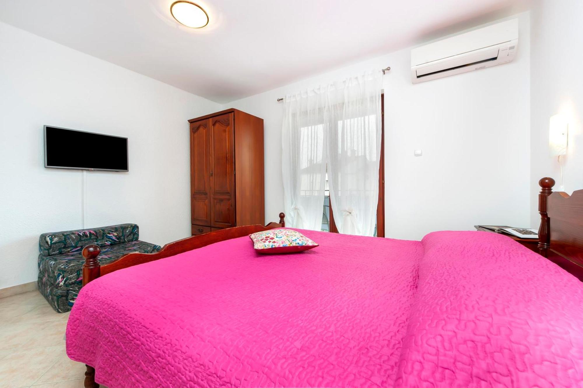 Apartments And Room Silvana Rovinj Quarto foto